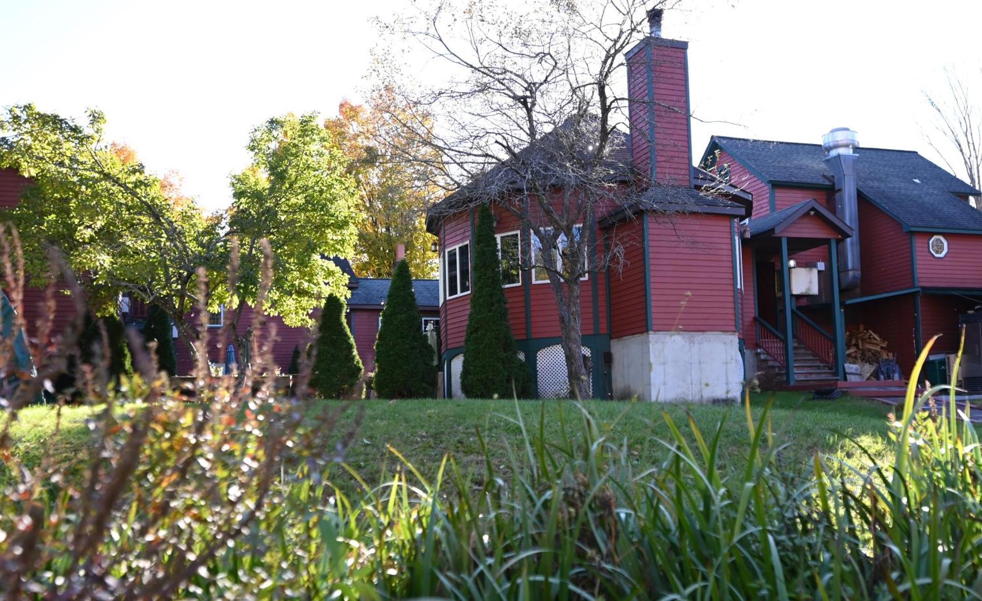 La Perla Restaurant & Country Inn Averill Park Exteriör bild