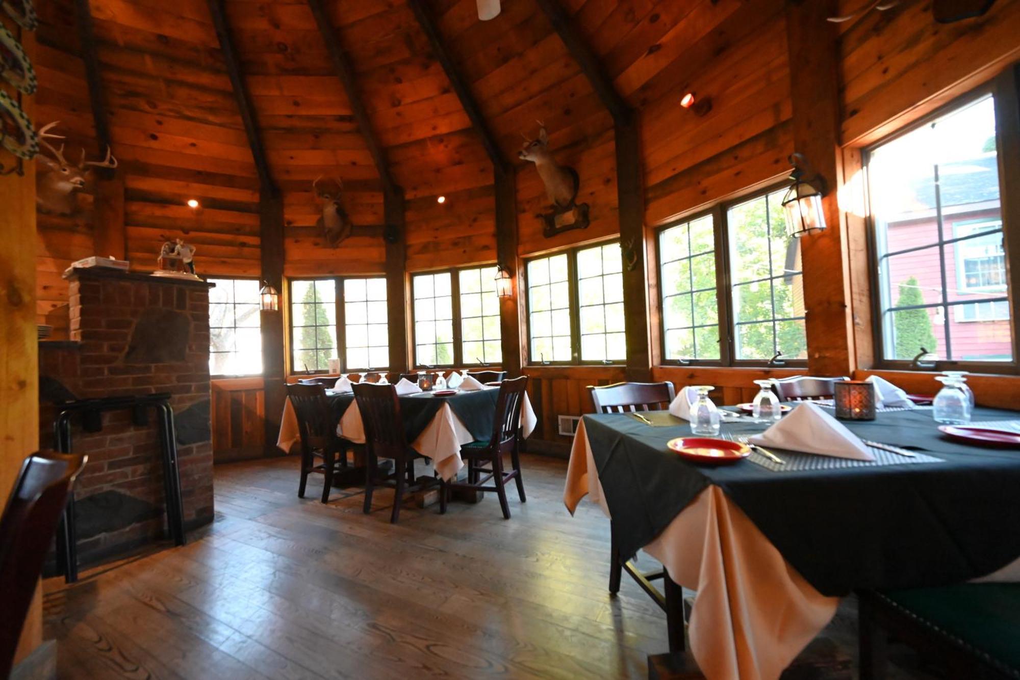 La Perla Restaurant & Country Inn Averill Park Exteriör bild